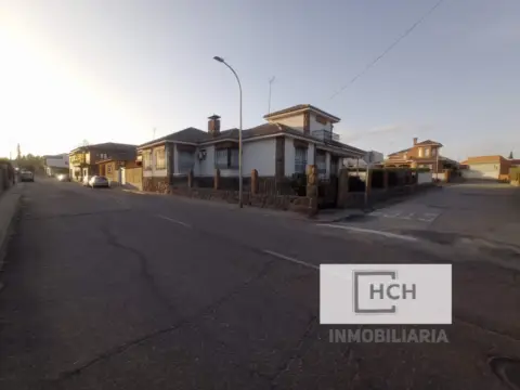 Chalet unifamiliar en calle de Leonor Lucena, 1