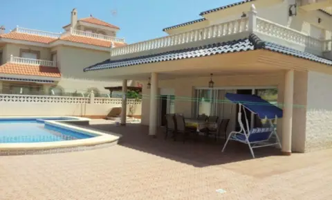 Chalet en calle Entremares, nº 1