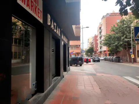 Local comercial en calle Granada