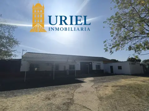 Chalet en Urbanización Celada