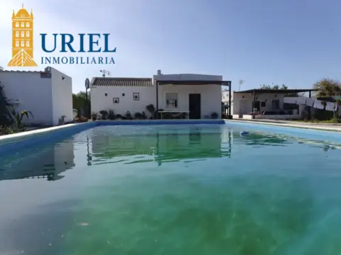 Chalet unifamiliar en Urbanización Palmas