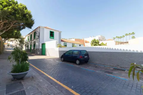 Casa en calle del Duque de la Torre, 36