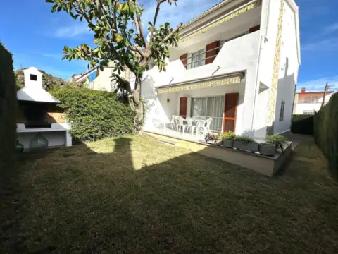 Chalet adosado en Avinguda del Papa Luna, 400