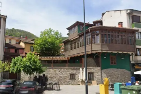 Casa pareada en Pola de Lena