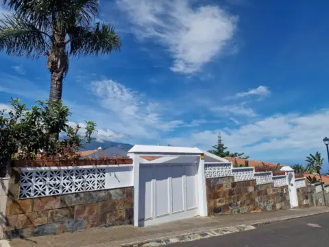 Chalet unifamiliar en Urbanización Las Cuevas
