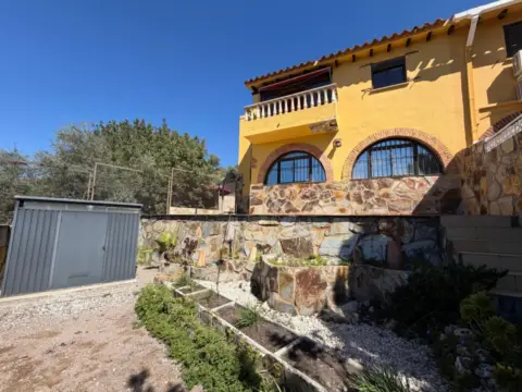 Casa adosada en Urbanización Monte Cristina