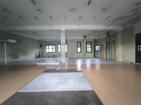Nave comercial en Rúa Real