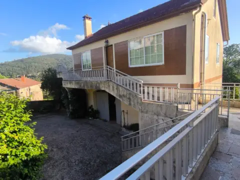 Casa en calle Mondariz