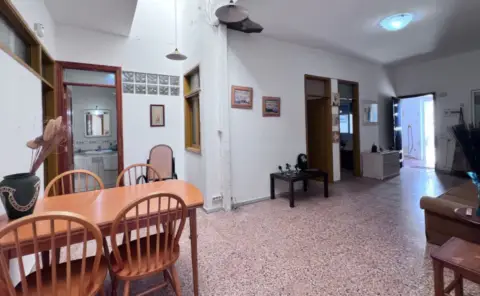 Casa pareada en calle Capellanías