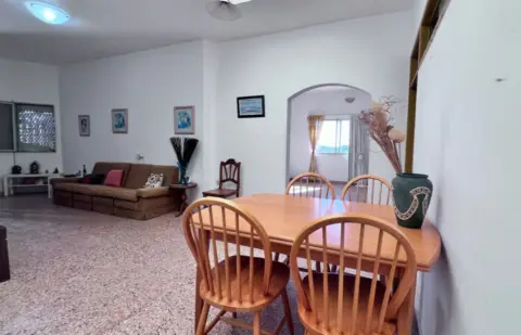 Casa pareada en calle Capellanías