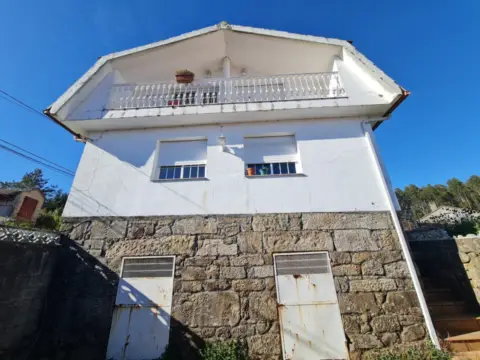 Casa en calle  A Luneda, nº 1