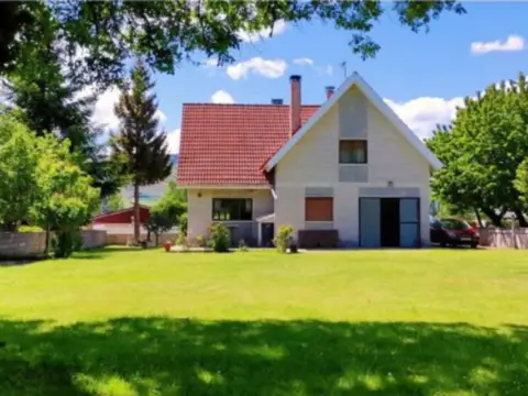 Chalet unifamiliar en Agüera