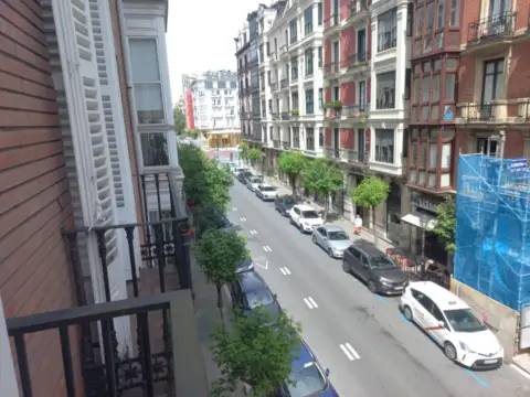 Piso en calle Colón de Larreategui