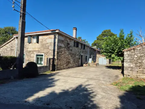 Casa adosada en calle Portecelo, nº 8
