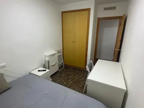 Room in calle de Costa y Borrás, 40
