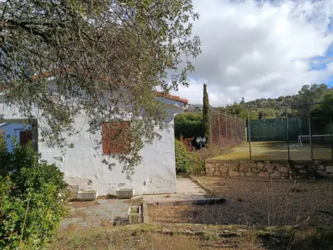 Chalet en calle Belgica, 812