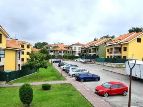 Flat in Urbanización Barrio Periedo