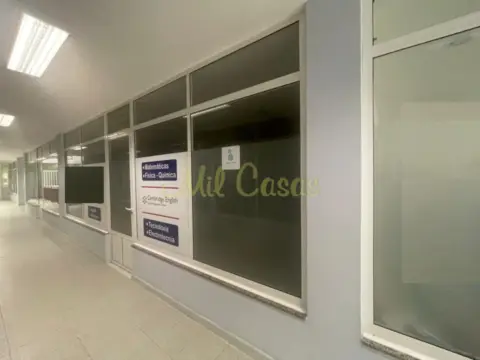 Local comercial en calle del Cantón