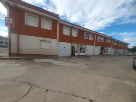 Chalet pareado en Paseo del Soto, 1