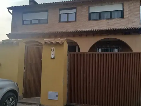 Chalet unifamiliar en Avenida Autonomías , nº 6