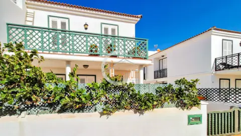 Chalet pareado en calle Arafo