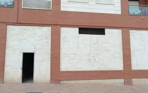 Local comercial en La Hoya