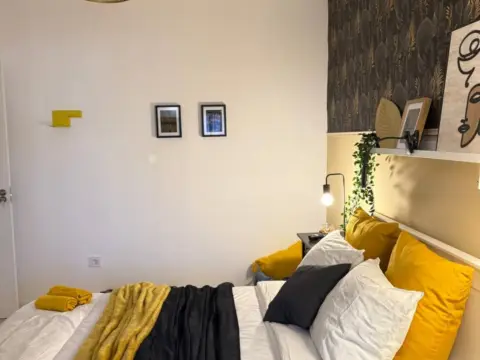 Habitación en calle del Capitán Amador, 9