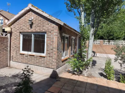Chalet adosado en calle de Monte del Campo