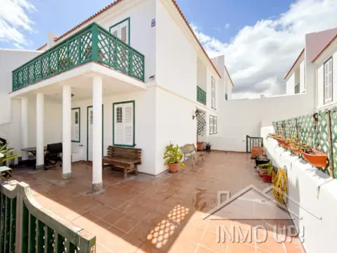Chalet adosado en Faro de Abona