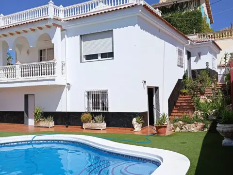 Chalet en calle Miró, 9