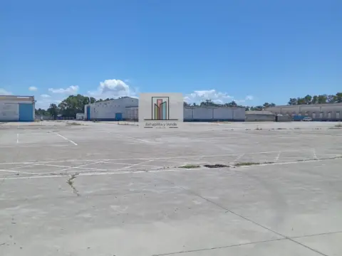 Nave comercial en Núcleo Urbano-Urbanizaciones