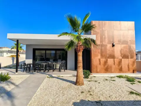 Casa en calle Amapolas, 12