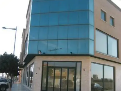 Edificio en Carretera Mojonera