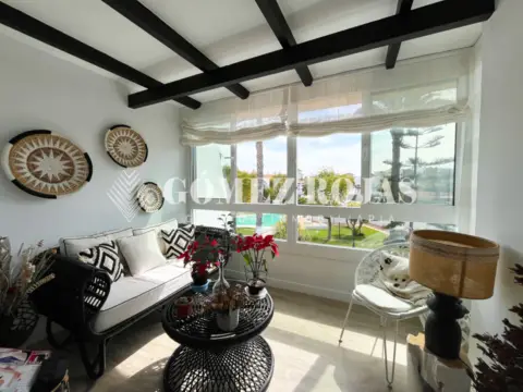 Chalet adosado en Avenida del Moscatel, 1