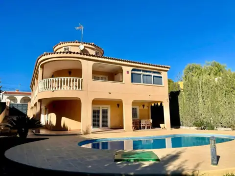 Chalet en calle de Covadonga