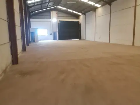 Nave comercial en Avenida del Parador