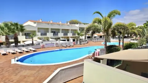 Chalet adosado en calle Beirut, 6