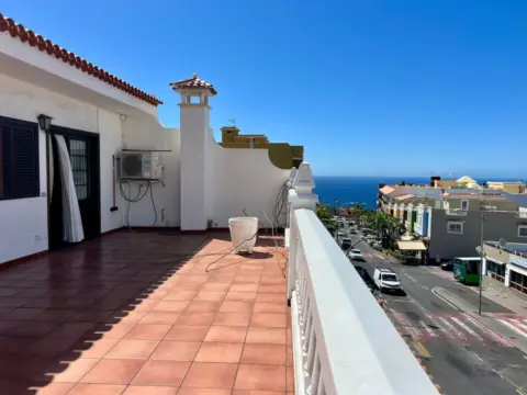 Casa adosada en calle Francisco Miranda