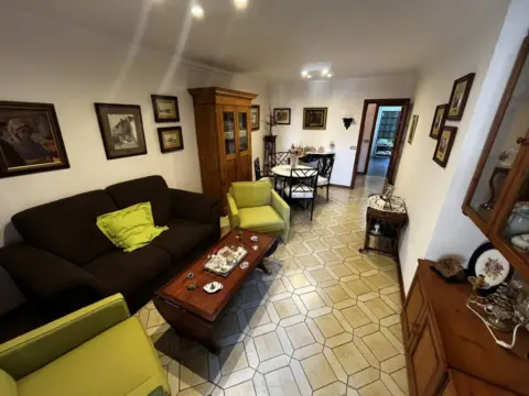 Piso en Avenida Reyes Católicos, 2