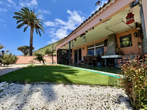 Chalet unifamiliar en Urbanización Humboldt