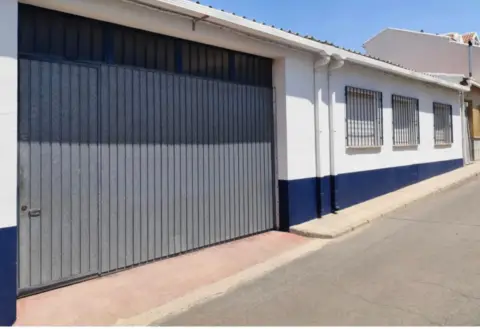 Nave industrial en Urda