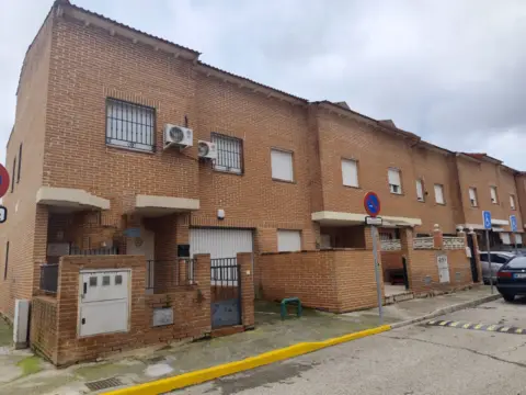 Chalet en Chozas de Canales