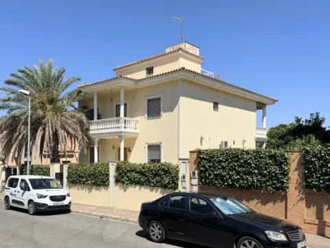 Chalet unifamiliar en calle Bastia