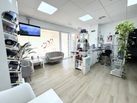 Local comercial en Avenida de Las Ciencias-Emilio Lemos