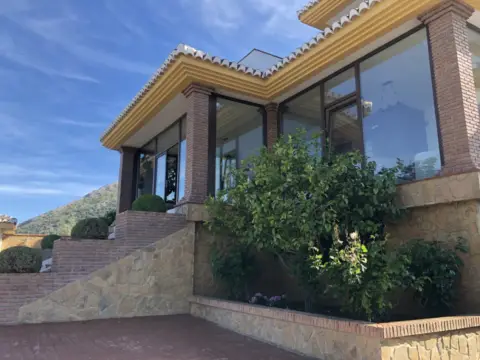 Chalet unifamiliar en calle de la Carbonera