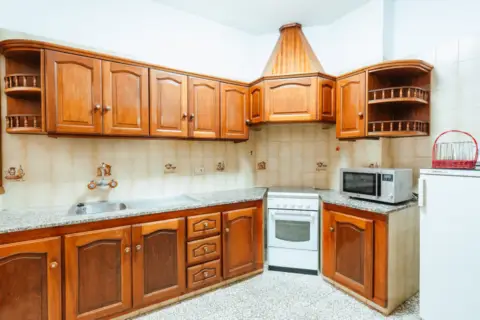 Chalet pareado en calle Castro