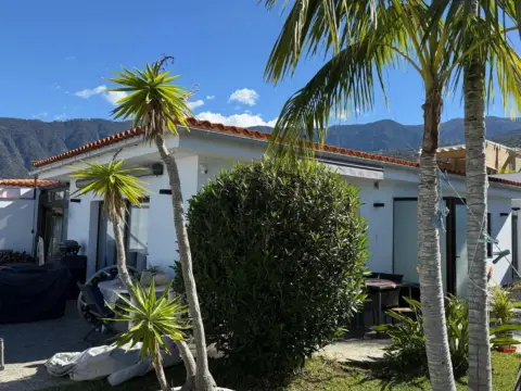 Chalet en Urbanización Corina