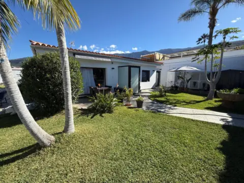 Chalet en Urbanización Corina