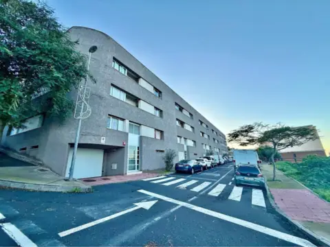 Piso en calle José Expósito González