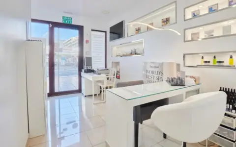 Local comercial en calle del Aljibe, 18